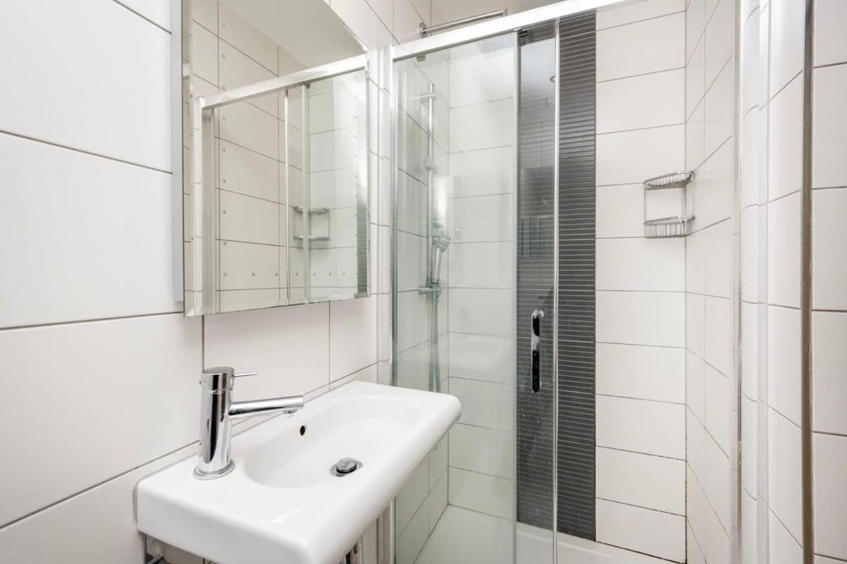 Charming Chelsea Studio Your Cozy Urban Retreat London Exteriör bild